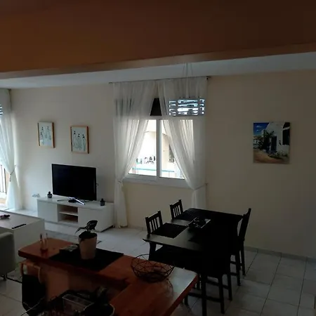 Modern Apartament 2 In 파포스