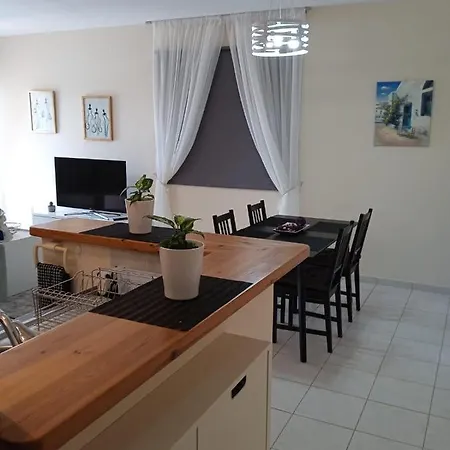 Modern Apartament 2 In * 파포스